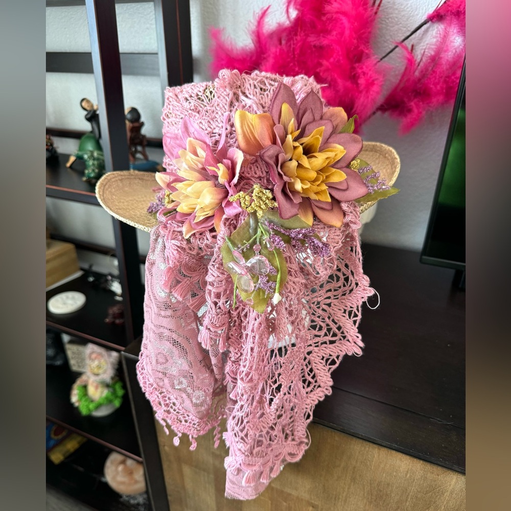 Artisan Straw Hat with Purple- Pinkish Lace and Large Flowers - Picture 3 of 9